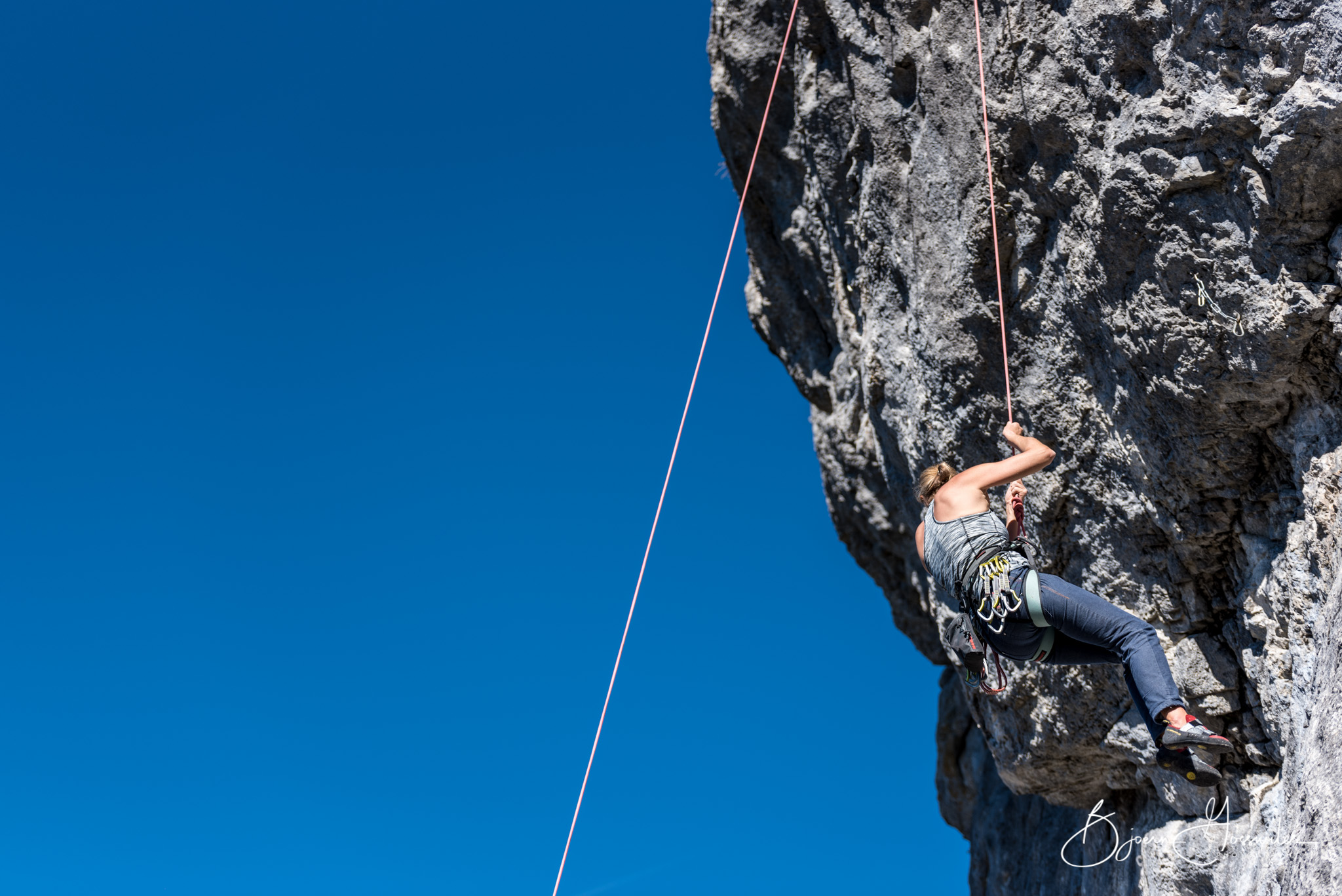 Luckily there is a rope to old